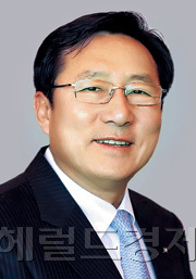 김기문 로만손 (대표이사 사장), 중소기업중앙회 (회장), 국세행정위원회 (위원장) / 생)김기문 중앙회장, 차기 회장 선거 단독 출마