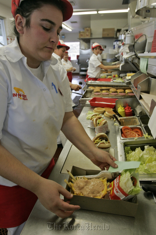 A staff prepares burgers for lunch customers at In-N-Out Burger in San Marcos, California.  MCT