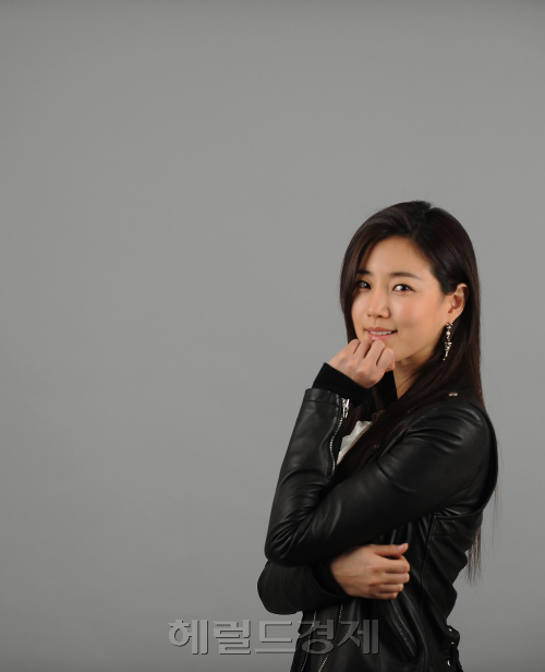 배우 김사랑.<br />이상섭기자/babtong@heraldm.com 2011.02.01
배우 김사랑.
이상섭기자/babtong@heraldm.com 2011.02.01
