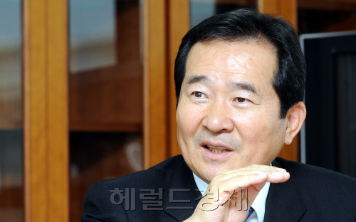 통합민주당 당대표에 출사표를 던진 정세균 의원.양동출dcyang@heraldm.com/080613/
통합민주당 당대표에 출사표를 던진 정세균 의원.양동출dcyang@heraldm.com/080613/
통합민주당 당대표에 출사표를 던진 정세균 의원.양동출dcyang@heraldm.com/080613/