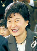 박근혜 한나라당 (국회의원) / 복지법 발의…박근혜 ‘마이웨이’