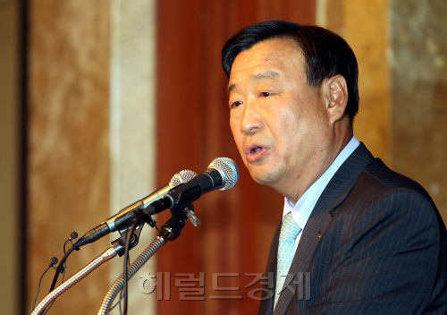 이희범 STX에너지 (회장), 한국경영자총협회 (회장) / 이희범경총취임연설 / 외국인투자 전도사 나선 이희범 경총 회장…“1석5조 외국인투자, 노사불안이 걸림돌돼선 안돼”
