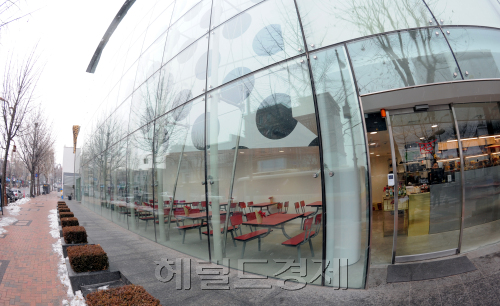 한남동 한강진역 근터 카페촌./ 안훈기자 rosedale@ 2011.01.11
한남동 한강진역 근터 카페촌./ 안훈기자 rosedale@ 2011.01.11
한남동 한강진역 근터 카페촌./ 안훈기자 rosedale@ 2011.01.11
한남동 한강진역 근터 카페촌./ 안훈기자 rosedale@ 2011.01.11