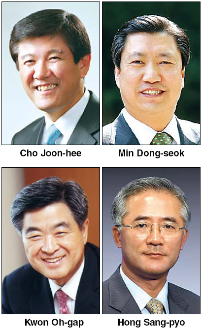 조준희 IBK기업은행장, 민동석 외교통상부 제2차관, 홍상표 청와대 홍보수석, 권오갑 현대오일뱅크대표(시계방향) / 자랑스러운 외대인상Four receives HUFS alumni award