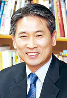 최진 연구인/ “집권 후반기…넓은 포용의 ‘빅맨 리더십’ 보여라”