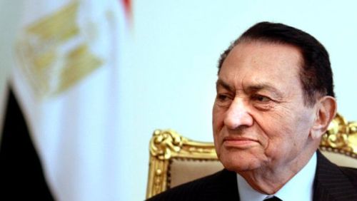 Egyptian President Hosni Mubarak looks on infront of Egypt's flag. (AP)