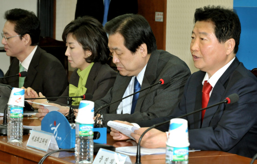 한토토사이트 라이브당 안상수 대표가 16일 오전 여의도당사에서 열린 최고중진연석회의에서 모두발언을 하고 있다.양동출dcyang@heraldm.com/110216/
한토토사이트 라이브당 안상수 대표가 16일 오전 여의도당사에서 열린 최고중진연석회의에서 모두발언을 하고 있다.양동출dcyang@heraldm.com/110216/
한토토사이트 라이브당 안상수 대표가 16일 오전 여의도당사에서 열린 최고중진연석회의에서 모두발언을 하고 있다.양동출dcyang@heraldm.com/110216/
한토토사이트 라이브당 안상수 대표가 16일 오전 여의도당사에서 열린 최고중진연석회의에서 최근 동해안 일대에 내린 폭설과 관련, “정부가 재난지역 선포를 비롯한 실효성 있는 대책을 마련해주길 당부한다”고 강조하고 있다. 양동출 기자/dcyang@heraldm.com