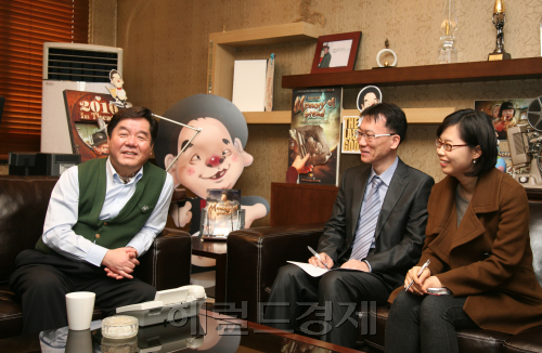 심형래 교수, 이효구 기업인/심형래 감독과 일일 데이트 / 심형래 감독, LIG넥스원 직원들에게 “남들 가지 않는 길 가라”