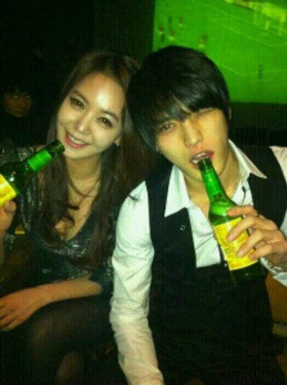 강예빈 강정미 탤런트, 재중 김재중 가수 영화배우66 / 영웅재중, 생일파티서 강예빈과 다정한 포즈 눈길