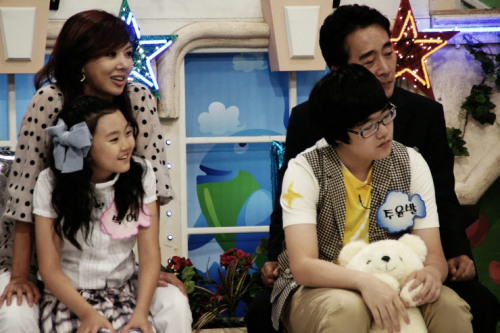 유혜정 탤런트 영화배우, 왕종근 MC 아나운서, 왕재민 왕종근 아들, 서규원 유혜정 딸(시계방향)/ 100회 맞은 ‘토토사이트 클럽비, 우리집 안방과 똑같네 -copy(o)1