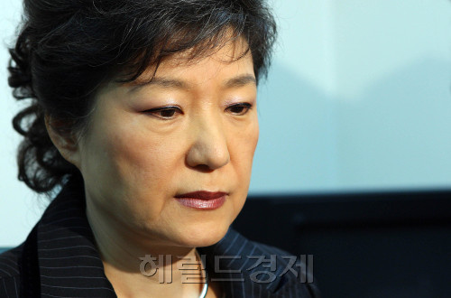 박근혜 국회의원/20110217000257 / 참 오랜만에 말 문 연…주목받는 토토사이트 필드원 입
