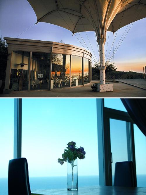 “Sea Cafe” at An outside view of Haslla Museum Hotel, Jeongdongjin, Gangwon Province. (Haslla Museum Hotel)