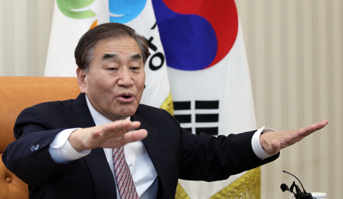 이재오 정무직 공무원 국회의원  / ▲헤경만배포ㆍ마크금지<포토뉴스>개헌 당위성 설명하는 이재오 특임장관