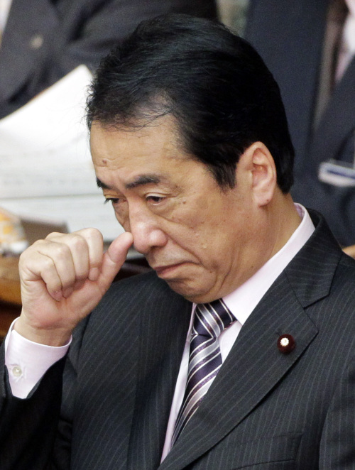 <YONHAP PHOTO-0753> FILE - In this Jan. 24, 2011 file photo, Japan's Prime Minister Naoto Kan reacts after delivering his policy speech as the emperor formally opened its 150-day regular session at the House of Councilors in Tokyo. Nearly 50 percent of the respondents of a newspaper poll called for the resignation of Kan, while another survey released Monday, Feb. 21, 2011 showed the leader's public support falling to an all-time low. (AP Photo/Koji Sasahara, File)/2011-02-21 11:11:07/ <저작권자 ⓒ 1980-2011 ㈜연합뉴스. 무단 전재 재배포 금지.>
Naoto Kan