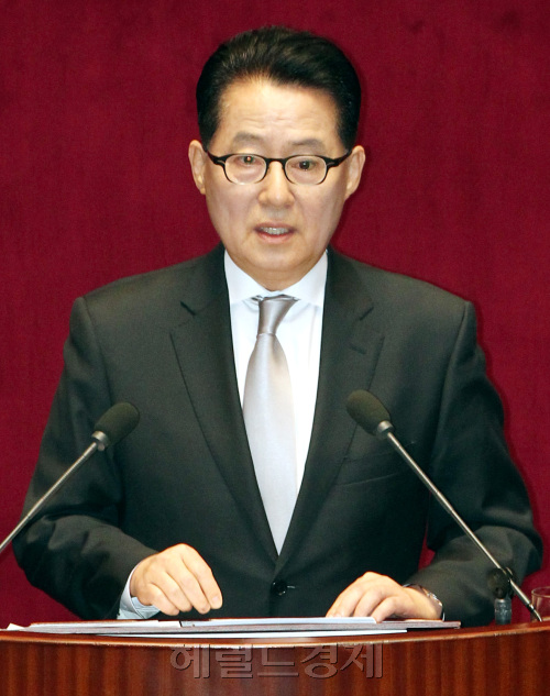 민주당 박지원 원내대표가  22일 오전 국회 본회의에서 교섭단체 대표연설을 하고 있다.양동출dcyang@heraldm.com/110222/
민주당 박지원 원내대표가  22일 오전 국회 본회의에서 교섭단체 대표연설을 하고 있다.양동출dcyang@heraldm.com/110222/
민주당 박지원 원내대표가  22일 오전 국회 본회의에서 교섭단체 대표연설을 하고 있다.양동출dcyang@heraldm.com/110222/
민주당 박지원 원내대표가 22일 오전 국회 본회의에서 교섭단체 대표연설을 하고 있다. 양동출 기자/dcyang@