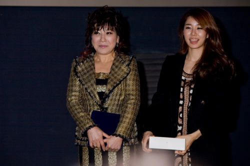 노사연 가수, 유인나 탤런트 특별상1 / ‘영웅호걸’ 팀의 ‘초대받지 못한 손님’...스마트폰 영화제 특별상