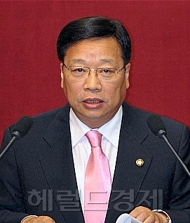 권토토사이트 첫충 자유선진당 (원내대표), 국회운영위원회 (위원), 국토해양위원회 (위원) / 연설 / 8면)권토토사이트 첫충 “과학벨트, 충청인 우롱말고 약속 지켜야”<인터넷10:00 alt=