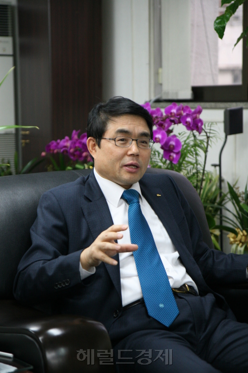 이주태 한국수입업협회 (회장) / (월 CEO)이주태 수입업협회장 “누가뭐래도 전 ‘수입 전도사’”-copy(o)1
