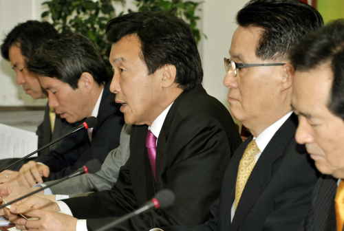 손학규 민주당 대표가 25일 오전 국회에서 열린 최고위원회의에서 출범 3년이 지난 이명박 시노 스 토토사이트의 실정을 지적하고 있다.양동출dcyang@heraldm.com/110225/
손학규 민주당 대표가 25일 오전 국회에서 열린 최고위원회의에서 출범 3년이 지난 이명박 시노 스 토토사이트의 실정을 지적하고 있다.양동출dcyang@heraldm.com/110225/
손학규 민주당 대표가 25일 오전 국회에서 열린 최고위원회의에서 출범 3년이 지난 이명박 시노 스 토토사이트의 실정을 지적하고 있다.양동출dcyang@heraldm.com/110225/