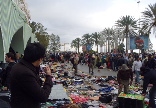 Tripoli airport crowded with people rushing to get out of violence-laden Libya (Yonhap News)