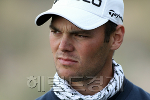 마르틴 카이머 골퍼(독일) feb26_kaymer_2_299x199 / 세계랭킹 1위 카이머가 착용한 넥워머의 정체는?