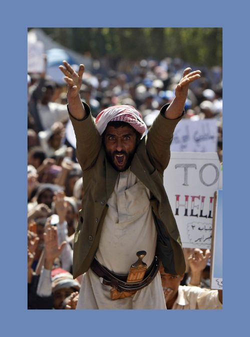 <YONHAP PHOTO-0045> A Yemeni protester chants slogans calling for the ouster of President Ali Abdullah Saleh during a massive anti-regime rally in the capital Sanaa on March 1, 2011. AFP PHOTO/AHMAD GHARABLI /2011-03-02 01:15:13/ <저작권자 ⓒ 1980-2011 ㈜연합뉴스. 무단 전재 재배포 금지.>
A Yemeni protester chants slogans calling for the ouster of President Ali Abdullah Saleh during a massive anti-regime rally in the capital Sanaa on Tuesday.  AFP-Yonhap News