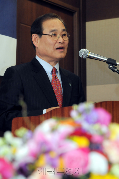 2일 오전 헤럴드미디어 대표이사에 선임된 유병창 사장이 취임사를 하고 있다./ 안훈기자 rosedale@ 2011.03.02
2일 오전 헤럴드미디어 대표이사에 선임된 유병창 사장이 취임사를 하고 있다./ 안훈기자 rosedale@ 2011.03.02