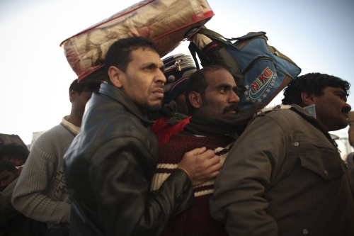 <YONHAP PHOTO-0352> In this Tuesday, March 1, 2011 picture, Indian workers rush to get aboard a ship leaving for Alexandria, Egypt, at the port in the eastern city of Benghazi, Libya. (AP Photo/Tara Todras-Whitehill, File)/2011-03-06 06:31:02/ <저작권자 ⓒ 1980-2011 ㈜연합뉴스. 무단 전재 재배포 금지.>
Indian workers rush to get aboard a ship leaving for Alexandria, Egypt, at the port in the eastern city of Benghazi, Libya.  AP-Yonhap News