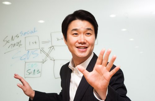 파주 토토사이트, 기업인 겸 가수 / 파주 토토사이트, 신사업 준비하다 채시라와 결혼생활 위기?