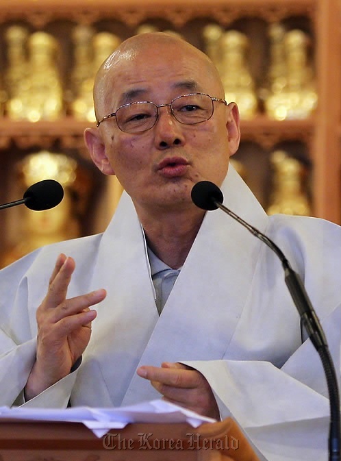 Ven. Myeongjin, former chief monk of the Bongeun Temple. Yonhap News