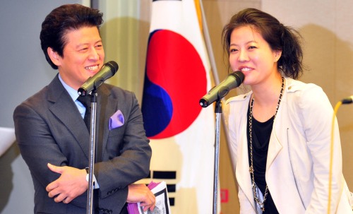 3.8세계여성의날 기념 제27회 한국여성대회가 7일 서울 프레스센터에서 열려 배우 권해효와 김여진이 사회를 보고 있다.<br />김명섭 기자 msiron@
3.8세계여성의날 기념 제27회 한국여성대회가 7일 서울 프레스센터에서 열려 배우 권해효와 김여진이 사회를 보고 있다.
김명섭 기자 msiron@