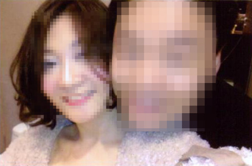 A former Korean consulate officer in China (right) who resigned over an affair with a Chinese woman (left). (Yonhap News)