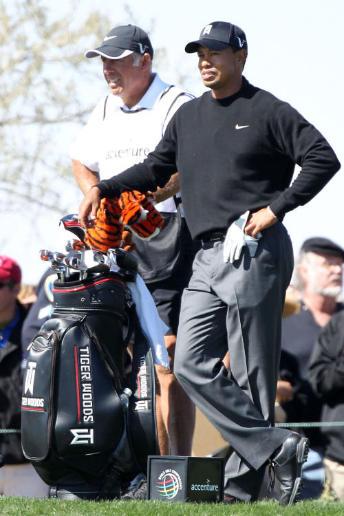 <YONHAP PHOTO-0220> MARANA, AZ - FEBRUARY 23: Tiger Woods (R) talks with caddie Steve Williams (L) during the first round of the Accenture Match Play Championship at the Ritz-Carlton Golf Club on February 23, 2011 in Marana, Arizona. Andy Lyons/Getty Images/AFP== FOR NEWSPAPERS, INTERNET, TELCOS & TELEVISION USE ONLY == /2011-03-08 04:09:41/ <저작권자 ⓒ 1980-2011 ㈜연합뉴스. 무단 전재 재배포 금지.>
Tiger Woods