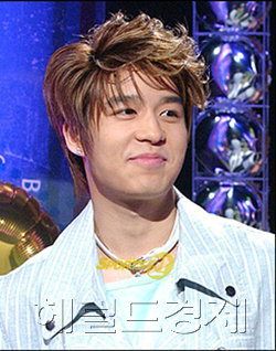 강성훈 가수1 / 젝스키스 강성훈 수억원 빌려주고 “언론에 알리겠다”협박한 사채업자 검거
