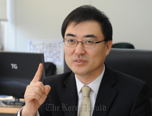 손병두 G20 기획조정단장 인터뷰<br />이상섭기자/babtong@heraldm.com 2011.03.08
Sohn Byung-doo, director general of G20 Bureau at the Finance Ministry. Lee Sang-sub/The Korea Herald