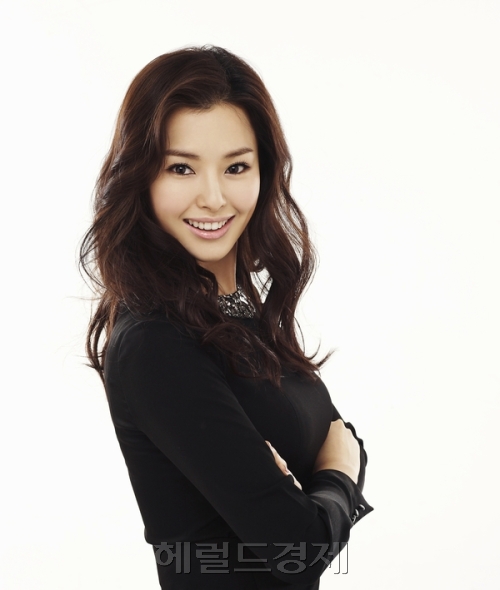 이하늬, 미스코리아 겸 방송연예인 /오페라스타 MC 이하늬 / 이하늬, 손범수와 인생한방 토토사이트 진행