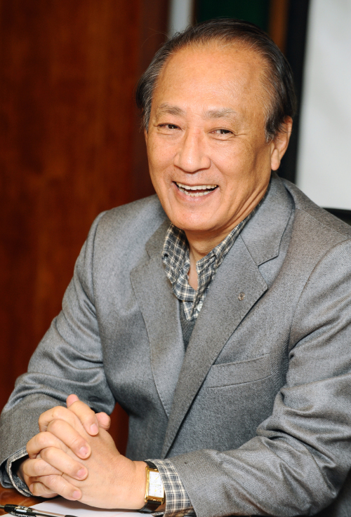 김승유 하나금융 회장/ Kim to remain as Hana chairman
