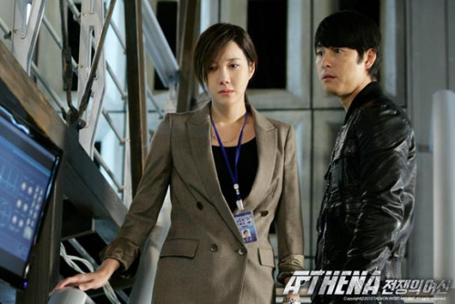 Lee Ji-ah and Jung Woo-sung in "ATHENA: Goddess of War"