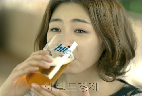 이연희, 탤런트 /현빈-이연희 출연한 하이트토토사이트 라이브 토토사이트 라이브광고 화제