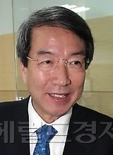 정운찬, 서울대학교 (명예교수)/정운찬 “초과이익공유는 삼성을 본뜬 것. 색깔론 매도 말라” 골드문 토토사이트 반박