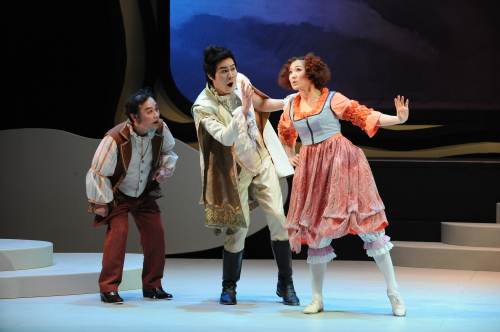 A scene from the play “Dom Juan” which runs through April 3 at Myeongdong Theater in Myeong-dong, central Seoul. Myeongdong