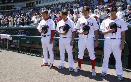 <YONHAP PHOTO-0512> Boston Red Sox Japanese players pause for a moment of silence with fans in honor of the victims of the earthquake and tsunami in Japan prior to facing the Florida Marlins in a spring training baseball game in Fort Myers, Fla., Saturday, March 12, 2011. From left are: Hideki Okajima, Daisuke Matsuzaka, Itsuki Shoda and Junichi Tazawa. (AP Photo/Charles Krupa)/2011-03-13 08:13:20/ <저작권자 ⓒ 1980-2011 ㈜연합뉴스. 무단 전재 재배포 금지.>
Japanese players of the Boston Red Sox pause for a moment of silence prior to a spring training game on Saturday.  AP-Yonhap News