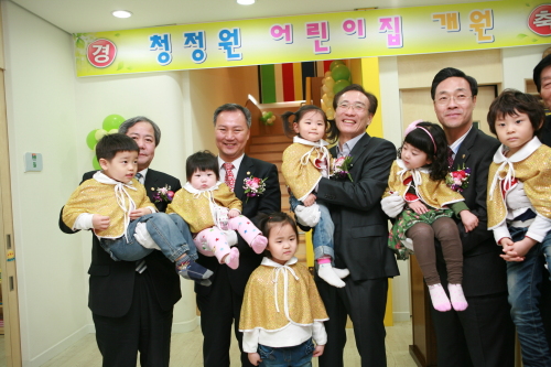 대상(주) 청정원 어린이집 박성칠 대표이사 포즈 / 대상, 직장보육시설 ‘청정원 어린이집’ 개원