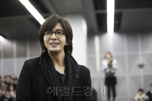 배용준 영화배우 탤런트 201012161739260550347-2-19537 / 日 언론 “욘사마 10억 토토사이트 마루한 일제히 보도
