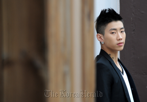 박재범 인터뷰.<br />이상섭기자/babtong@heraldm.com 2011.03.14
K-pop singer and b-boy Park Jae-beom at the studio shooting his upcoming music video “Abandoned” in Gyeonggi province Lee Sang-sub/The Korea Herald
K-pop singer and b-boy Park Jae-beom at the studio shooting his upcoming music video “Abandoned” in Gyeonggi province Lee Sang-sub/The Korea Herald
K-pop singer and b-boy Park Jae-beom at the studio shooting his upcoming music video “Abandoned” in Gyeonggi province Lee Sang-sub/The Korea Herald