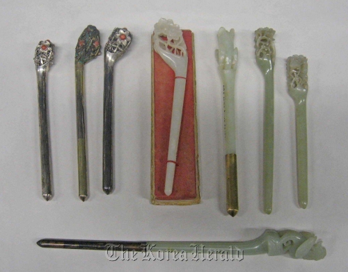 A set of binyeo, Korean traditional ornamental hairpins, housed in a museum in Leipzig, Germany. National Research Institute of Cultural Heritage
A set of binyeo, Korean traditional ornamental hairpins, housed in a museum in Leipzig, Germany.
National Research Institute of Cultural Heritage