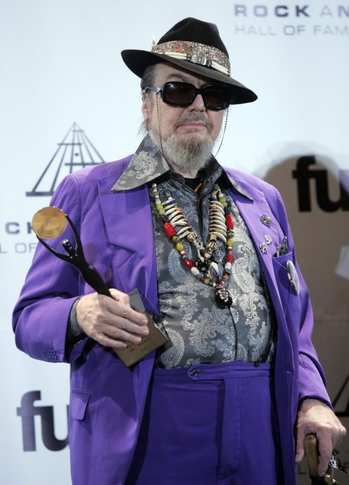 <YONHAP PHOTO-0605> Inductee Dr. John appears backstage at the Rock and Roll Hall of Fame induction ceremony, Monday, March 14, 2011 in New York. (AP Photo)/2011-03-15 10:41:57/ <저작권자 ⓒ 1980-2011 ㈜연합뉴스. 무단 전재 재배포 금지.>
Inductee Dr. John appears backstage at the Rock and Roll Hall of Fame induction ceremony Monday in New York.  AP-Yonhap News