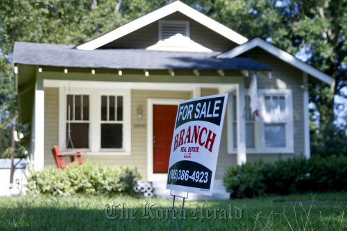 A sign stands outside an existing home for sale in Hammond, Louisiana, U.S.  Bloomberg