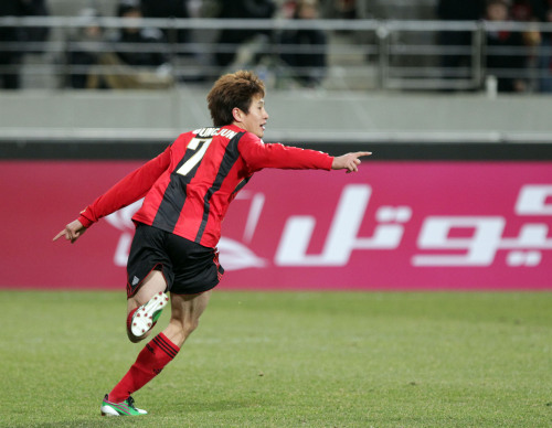 <YONHAP PHOTO-2689> 어경준의 득점 (서울=연합뉴스) 최재구 기자 = 15일 서울월드컵경기장에서 열린 AFC 챔피언스리그 F조 2차전 FC서울과 항저우 그린타운의 경기에서 FC서울 어경준이 서울의 두번째 골을 성공시키고 환호하고 있다. 2011.3.15 jjaeck9@yna.co.kr/2011-03-15 21:41:36/ <저작권자 ⓒ 1980-2011 ㈜연합뉴스. 무단 전재 재배포 금지.>
FC Seoul’s Ou Kyoung-jun celebrates his goal.
Yonhap News