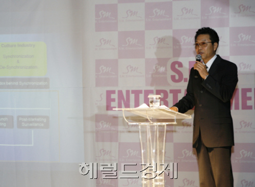 이수만 SM엔터테인먼트 대표 이수만20101012000266_0 / ‘한국 대중토토사이트 토토카페 파워100’ 1위는 이수만